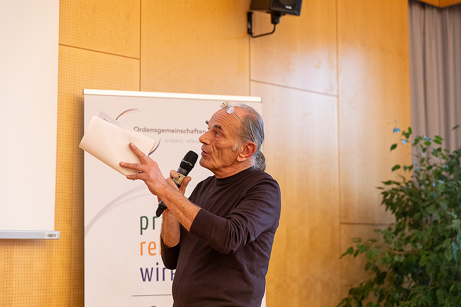 Restaurator Michael Van Ooyen bildet im Europakloster Gut Aich die einzigen Kirchengoldschmiede Österreichs aus. / ÖOK/Elisabeth Mayr-Wimmer Restaurator Michael Van Ooyen bildet im Europakloster Gut Aich die einzigen Kirchengoldschmiede Österreichs aus.