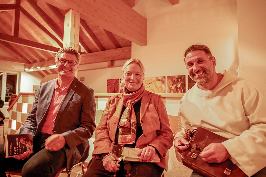Johannes Hessler, Autorin Felicitas von Aretin und Br. Thomas Hessler (v.l.) kamen bei der Buchpräsentation zu Wort.