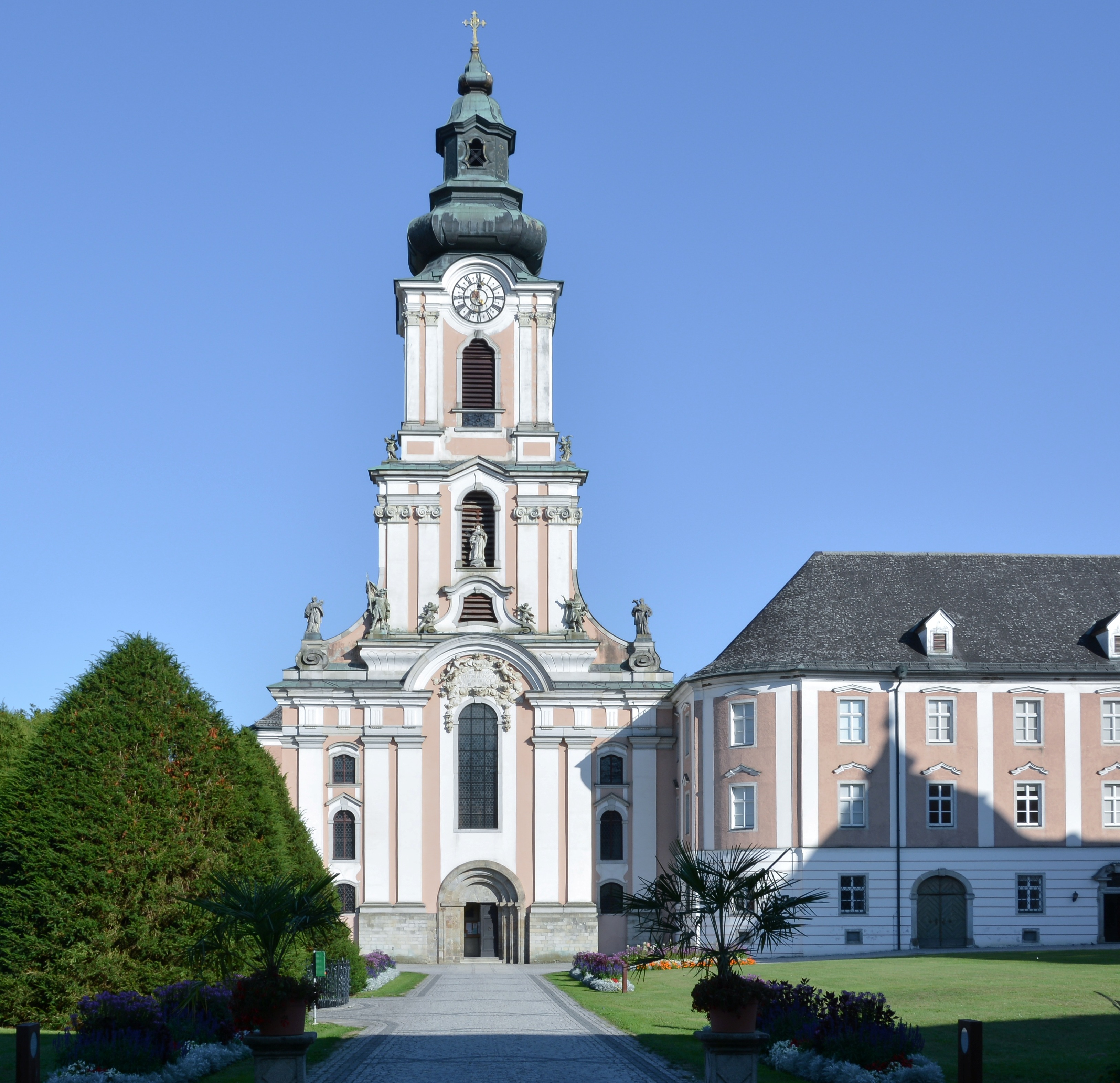 Wilhering / Isiwal, Wilhering Stiftskirche W, CC BY-SA 3.0 AT, Walter ISACK Stift Wilhering
