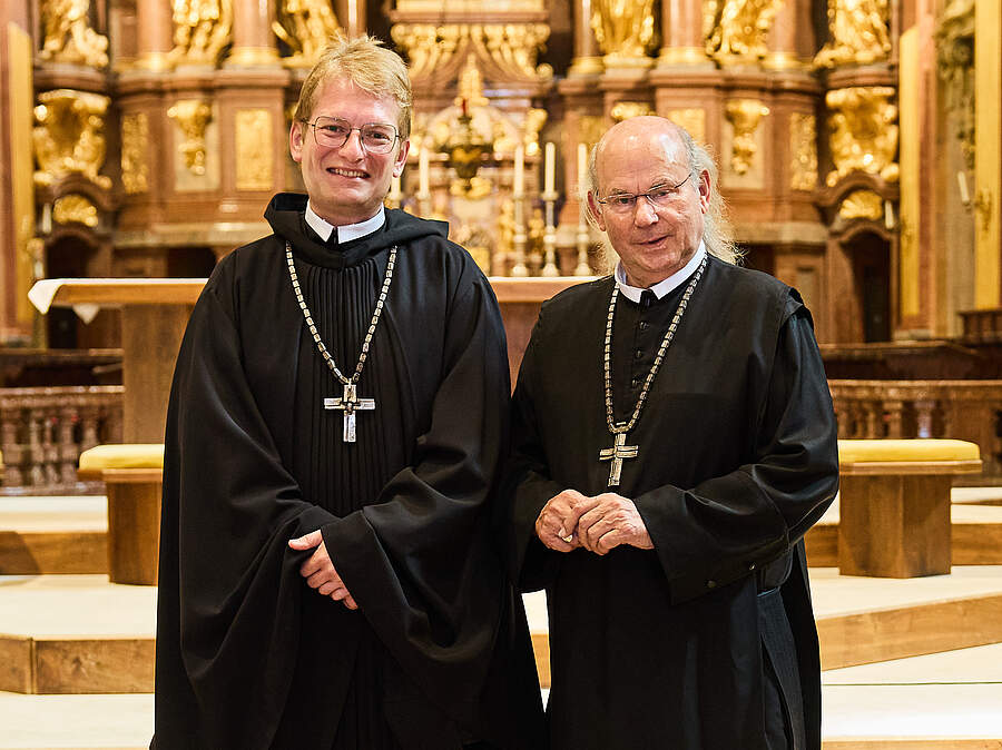 Abt Ludwig Wenzl (l.) will Räume schaffen, in denen Menschen sich willkommen und angenommen fühlen.
