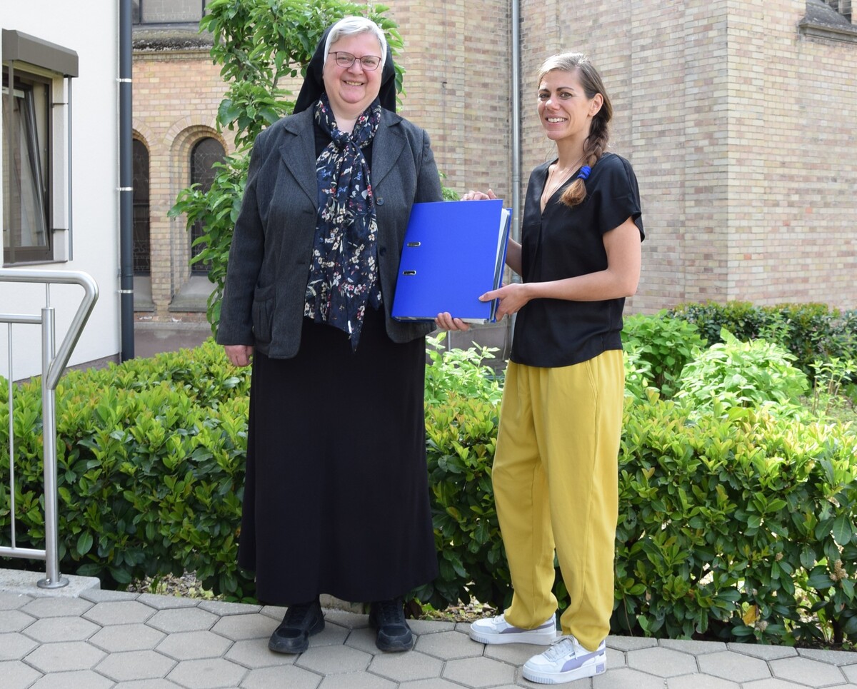 Übergabe des fertigen Inventars an Sr. Franziska Bruckner