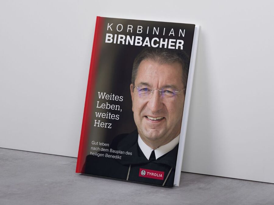 Erzabt Korbinian Birnbacher präsentierte am 29. Februar 2024 sein Buch „Weites Leben, weites Herz. Gut leben nach dem Bauplan des heiligen Benedikt“.