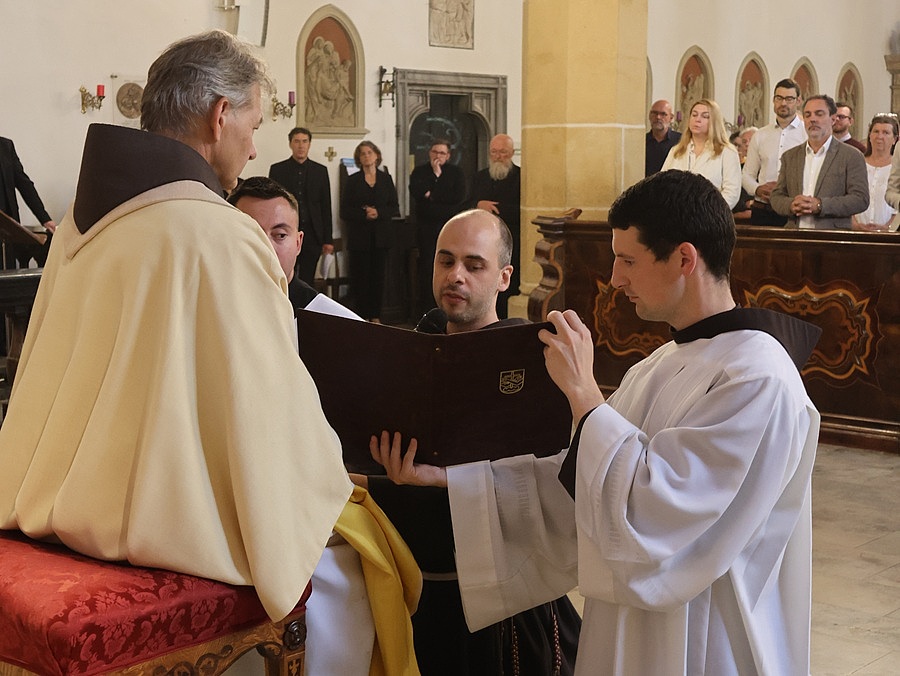 Br. Joel Chavez legte am 19. September 2026 in der Grazer Franziskanerkirche seine Feierliche Profess in die Hände von P. Fritz Wenigwieser ab. / OFM Austria/Martin Barmettler ofm, Bruder Martin Barmettler,OFM Br. Joel Chavez legte am 19. September 2026 in der Grazer Franziskanerkirche seine Feierliche Profess in die Hände von P. Fritz Wenigwieser ab.