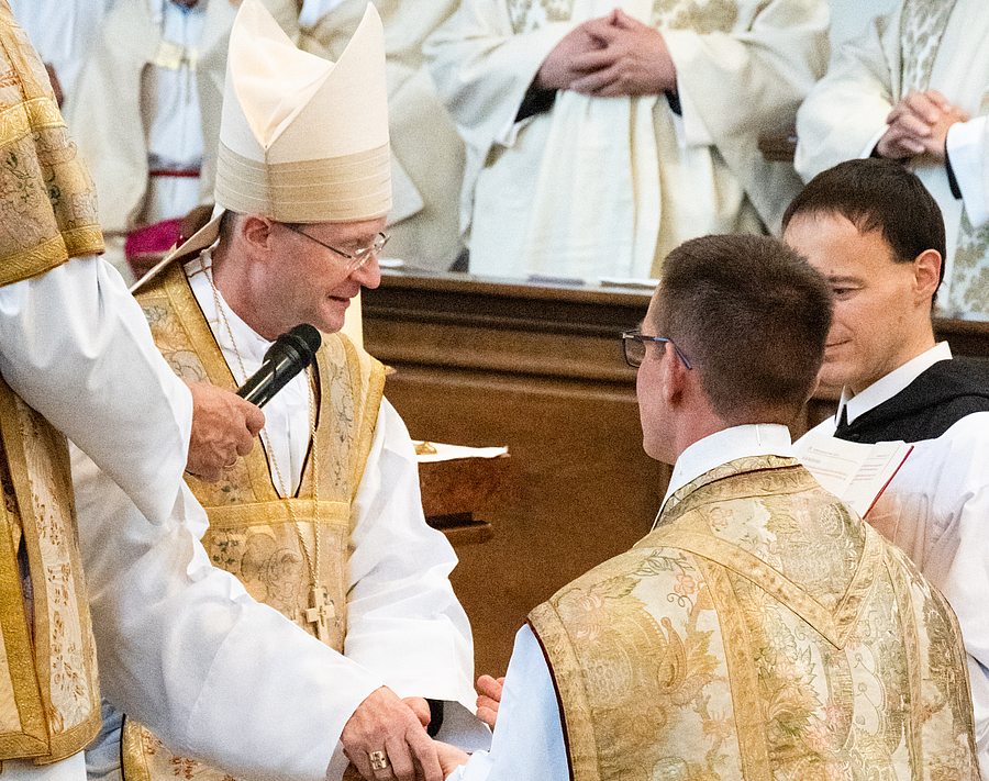 P. Leo Maria Zehetgruber wurde am 23. Mai 2026 von Weihbischof Stephan Turnovszky zum Priester geweiht.