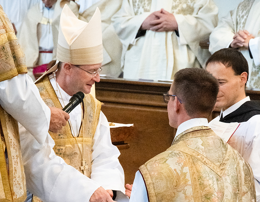 P. Leo Maria Zehetgruber wurde am 23. Mai 2026 von Weihbischof Stephan Turnovszky zum Priester geweiht.