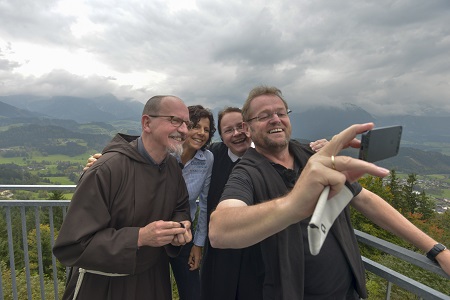 viel. wesentlich. mehr. weninger / Foto Jack Haijes, Weinmeisterstraße 9, 4560 Kirchdorf/Krems, Österreich, Jack Haijes Profibergsteigein Kaltenbrunner: Ganz tief in sich hineinspüren und der Intuition folgen
Gerlinde Kaltenbrunner hat im Rahmen des Themenschwerpunktes „viel mehr wesentlich weniger“ das Thema „Mehr die eigene Berfung leben“ mit der Ursulinen-Orden