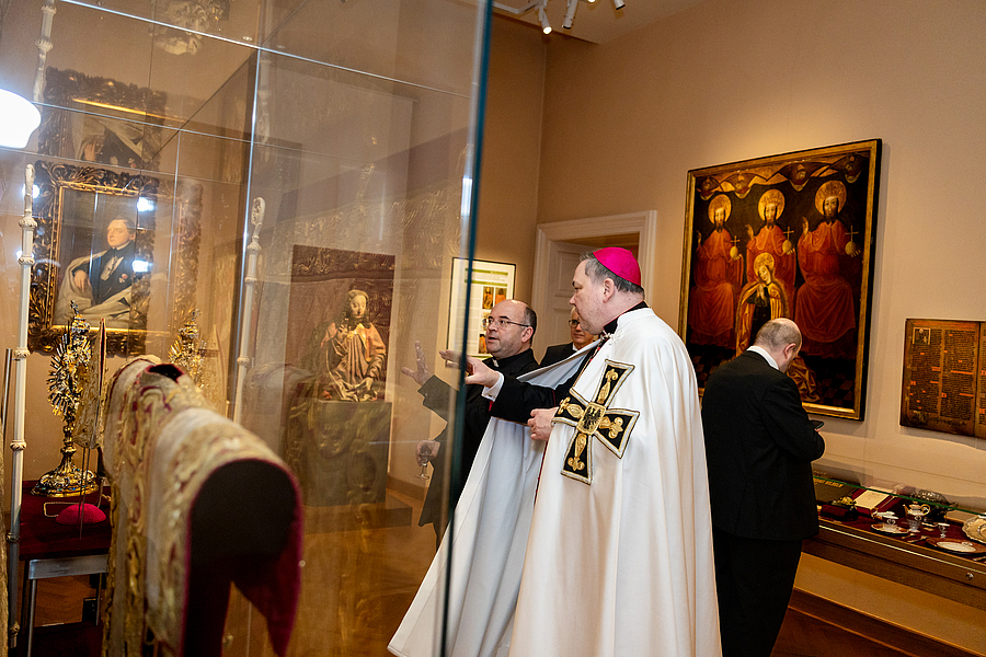 Durch das neue Beleuchtungskonzept können die Kunstschätze und historischen Exponate in der Schatzkammer noch besser betrachtet werden.