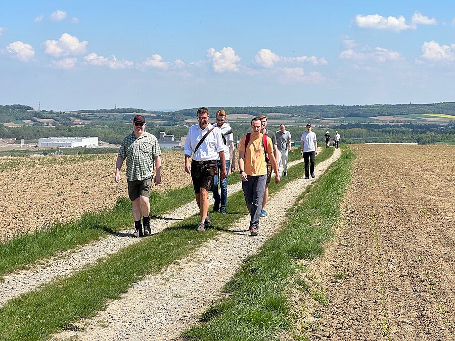 Am Weg von Herzogenburg nach Göttweig kam der Austausch nicht zu kurz. / P. Maximilian Krenn Am Weg von Herzogenburg nach Göttweig kam der Austausch nicht zu kurz.