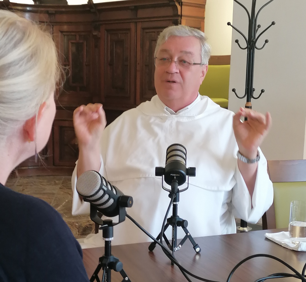 P. Günter Reitzi im Gespräch mit Renate Magerl