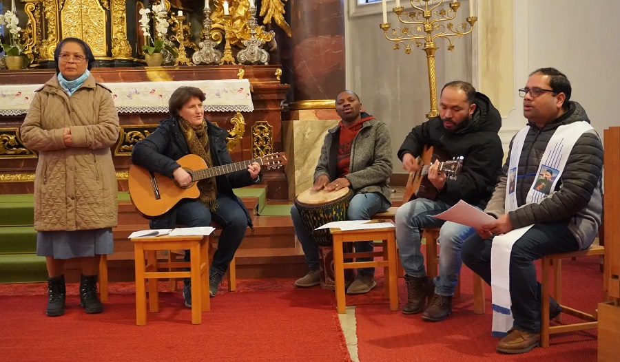 Mit Musik aus verschiedenen Ländern gestalteten die Steyler Schwestern und Missionare den Gottesdienst.