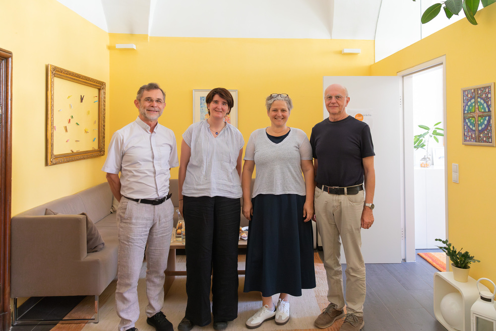 Erzbischof Josef Grünwidl (li.) zu Besuch in der Gesprächsinsel