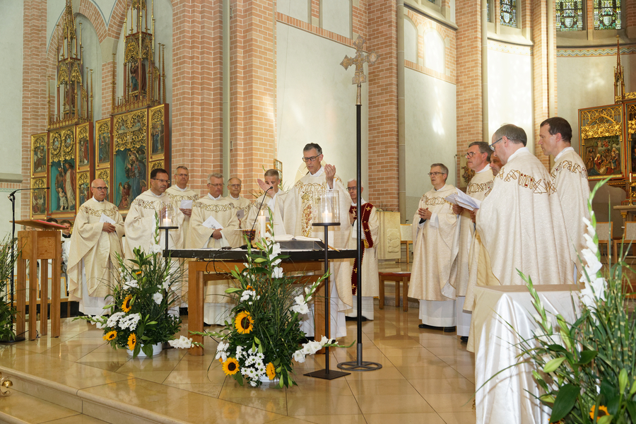 P. Thomas Felder stand dem feierlichen Gottesdienst in der Pfarrkirche Herz-Jesu in Bregenz vor.