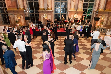 SANKT FLORIAN. Die Stimmung der rund 400 Besucher des Kaiserballes „Stile Italiano“ im Marmorsaal des Stiftes Sankt Florian war so „eccezionale“ (hervorragend), dass noch weit bis nach Mitternacht italienische Musik aus dem Stift zu hören war.