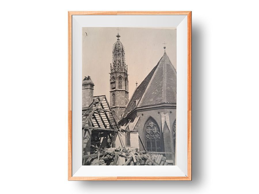 Kirche und Kloster von Maria am Gestade 1945.