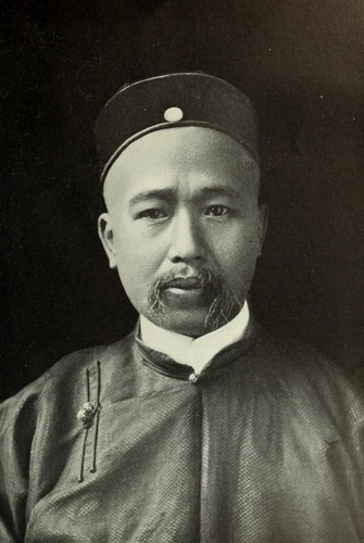 Kang Youwei / https://commons.wikimedia.org/wiki/File:Portrait_of_Kang_Youwei.jpg
