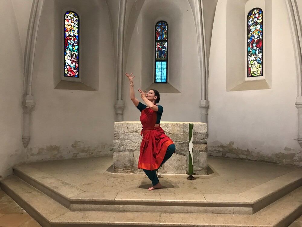 Sr. Katharina Fuchs tanzt den klassischen indischen Tanz „Bharatnatyam“ / Maldacker Sr. Katharina Fuchs tanzt den klassischen indischen Tanz „Bharatnatyam“
