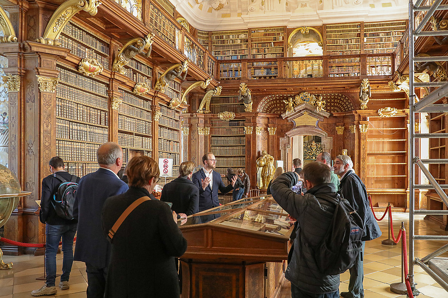 Die Bibliothek im Stift Melk, die insgesamt ca. 100.000 Bände umfasst, wird derzeit restauriert. / ÖOK/Elisabeth Mayr-Wimmer Die Bibliothek im Stift Melk, die insgesamt ca. 100.000 Bände umfasst, wird derzeit restauriert.