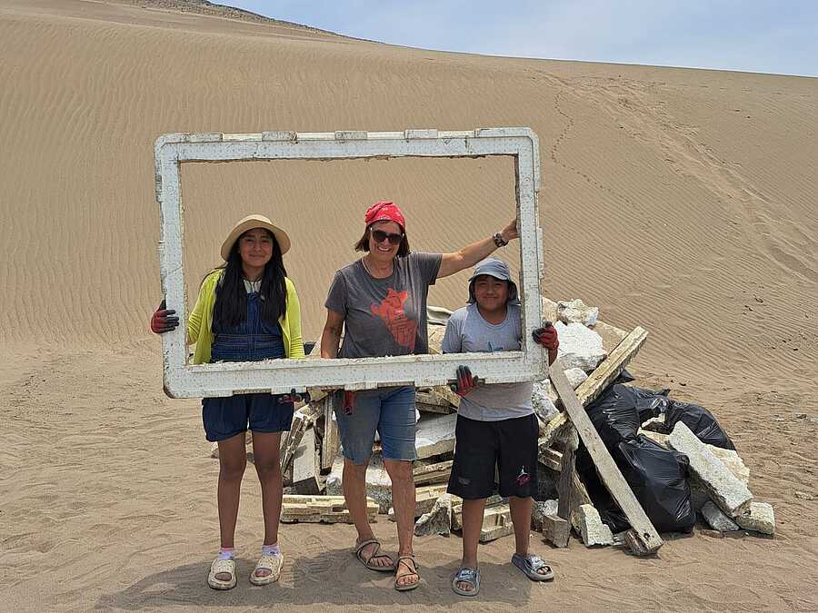 Für die Umsetzung von Sr. Karina Beneders Projekten in Peru war teilweise auch das Entfernen großer Müllmengen nötig. / privat Für die Umsetzung von Sr. Karina Beneders Projekten in Peru war teilweise auch das Entfernen großer Müllmengen nötig.