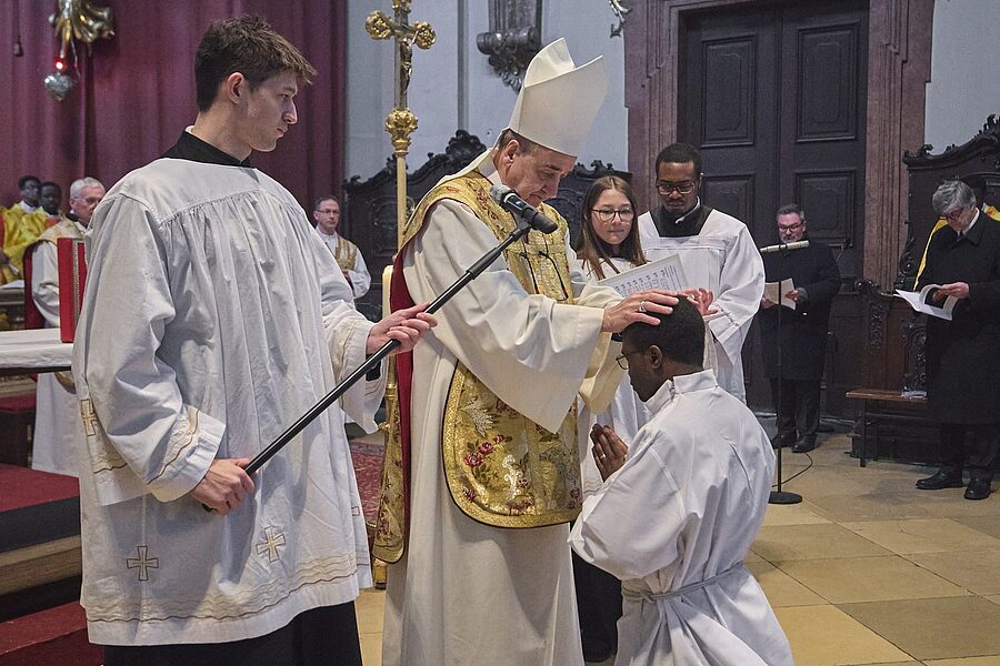 Der Höhepunkt des Gottesdienstes: die eigentliche Weihehandlung.