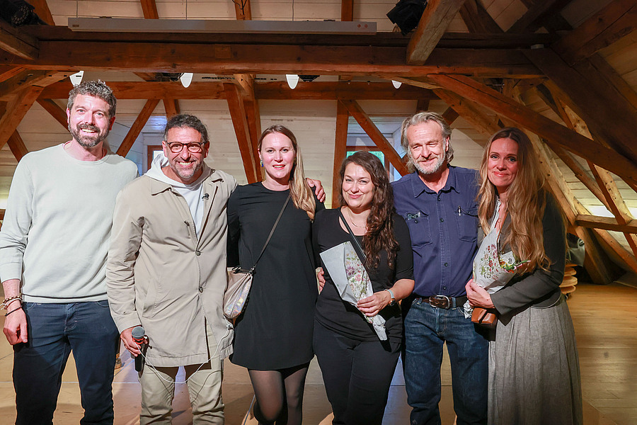 Das Kurator:innenteam (v.l.): Toni Huber, Constanze Passin, Alexandra Puchner, Klaus Engelhorn und Tanja Eisbrich mit Prior Br. Thomas Hessler (2.v.r.).