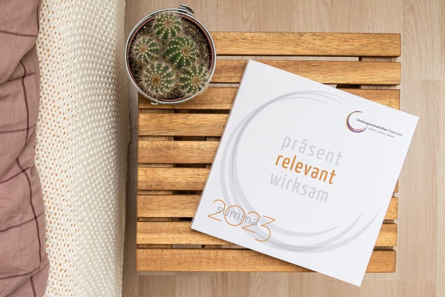 Die SUMMA 2023 bietet einen Überblick über das Wirken der 193 Ordensgemeinschaften und die Tätigkeiten der Österreichischen Ordenskonferenz.