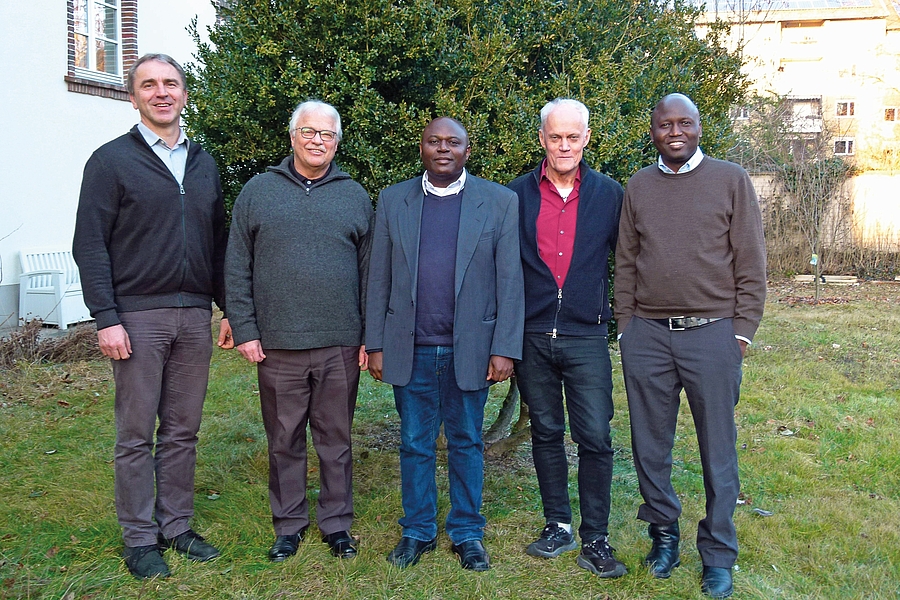 Die neue Provinzleitung der Comboni-Missionare (v.l.): P. Markus Körber (stellvertret. Provinzial), Br. Friedbert Tremmel, P. Roberto Turyamureeba (Provinzial), Br. Bernhard Hengl und P. Moses Otii Alir.