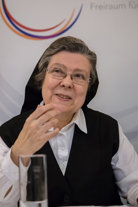 Chris Hofer Pressekonferenz Beziehung heilt Ordensspitäler 20.12.2016 Foto: Chris Hofer