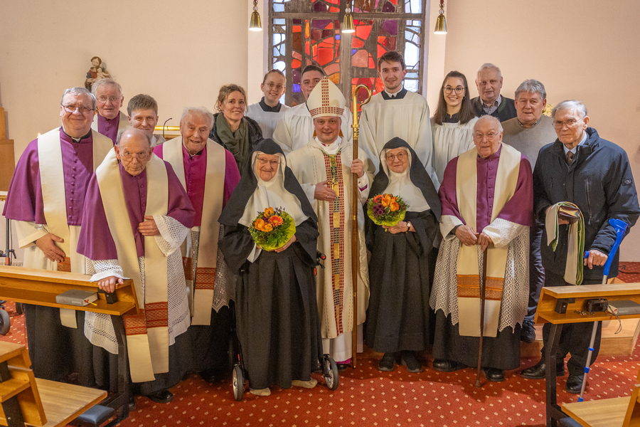Propst Markus Grasl feierte mit den letzten drei Augustiner Chorfrauen einen Dankgottesdienst.