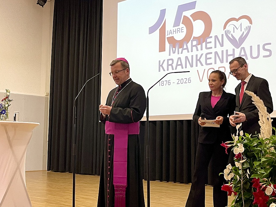 Weihbischof Johannes Freitag betonte, dass das Marienkrankenhaus Vorau gemeinsam mit dem Stift Vorau eine zentrale Funktion für die Region erfüllt, „wie die zwei Lungenflügel eines Menschen“.