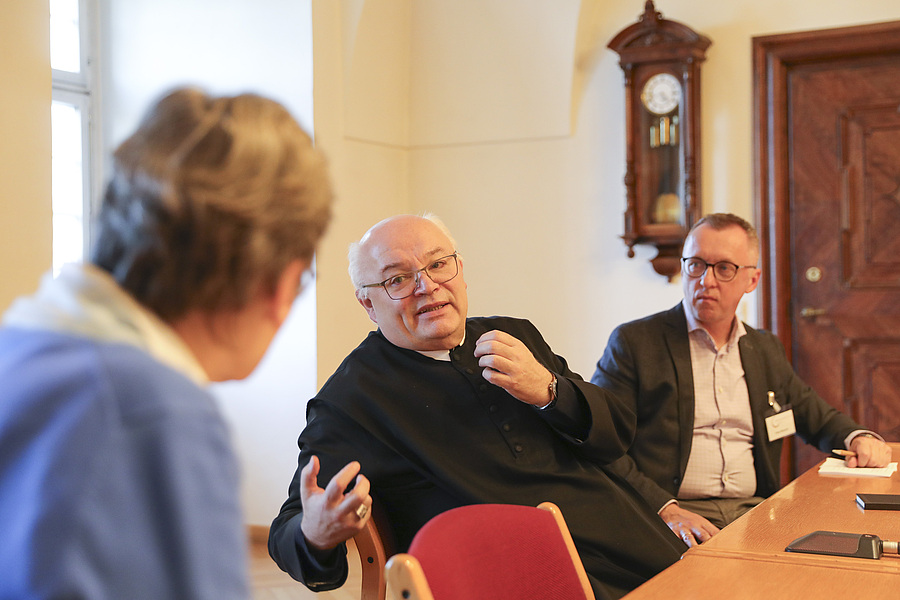 Auf ihrer Klösterreise in die Diözese St. Pölten besuchten Sr. Christine Rod und Peter Bohynik beispielsweise Abt Petrus Pilsinger im Stift Seitenstetten.