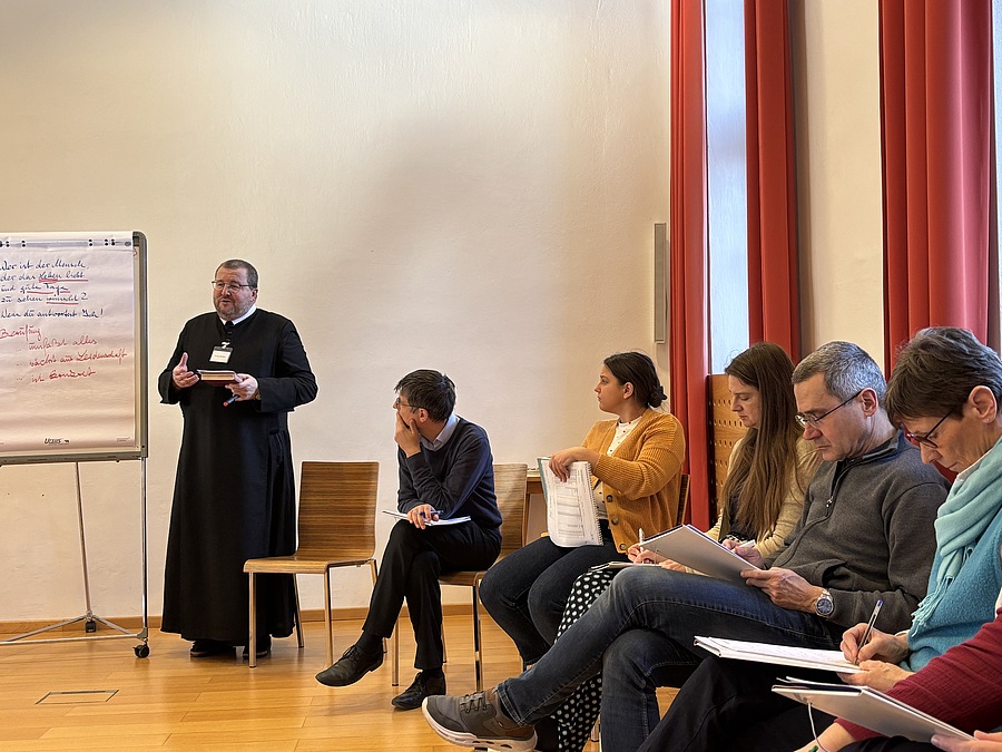 Der Spiritualitäts-Lehrgang „glauben und leben“ führt in acht Seminareinheiten tiefer in das Christentum ein. Einer der Vortragenden wird auch bei der nächsten Auflage wieder P. Gerwig Romirer sein.