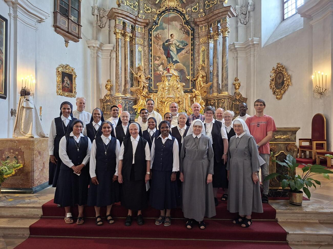 Großteil der Wallfahrer:innen nach dem Gottesdienst