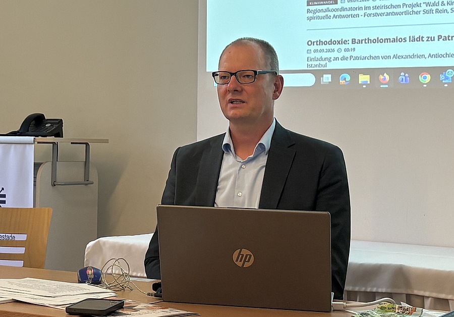 Georg Pulling, stellvertretender Chefredakteur der Katholischen Presseagentur, gab Einblicke in die Arbeit einer Nachrichtenagentur.