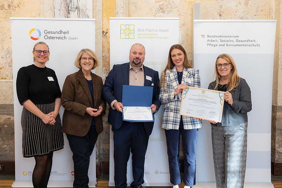 Das Franziskus Spital wurde für sein Projekt „Der wirksamste Klimaschutz beginnt vor der Produktion. Digitale Speisensteuerung für weniger Abfälle, weniger CO₂ und mehr Effizienz“ ausgezeichnet.