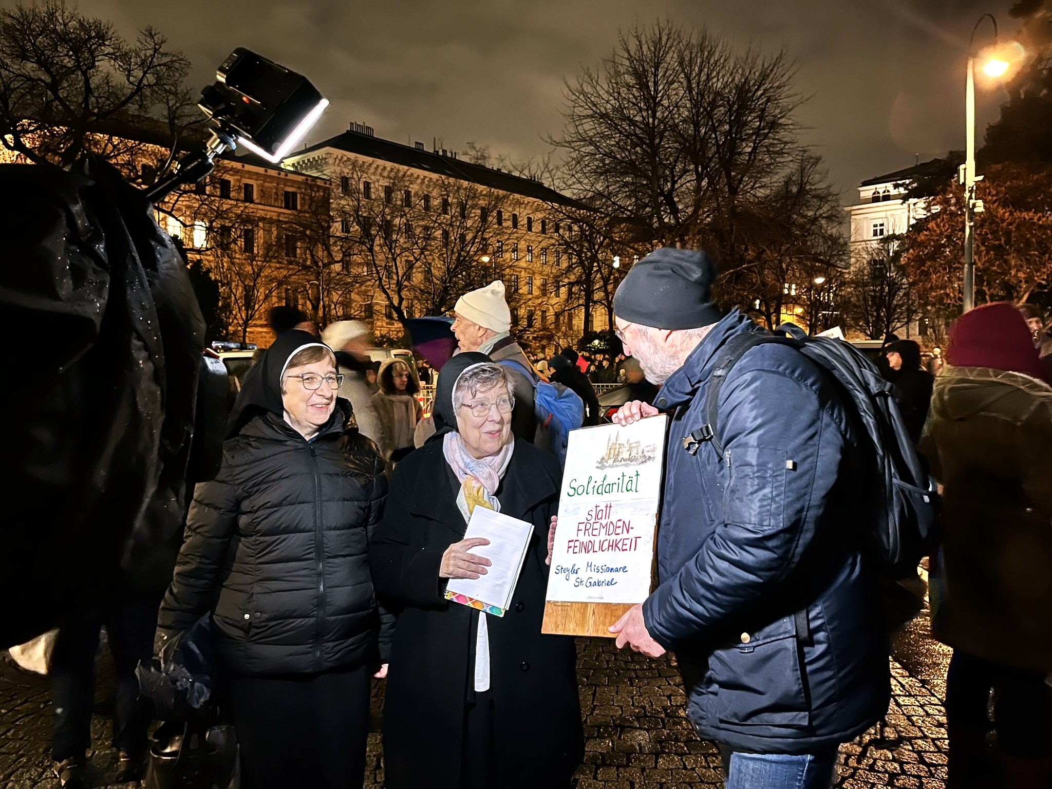 Ordensvertreter:innen bei der Demonstration für Demokratie und Toleranz