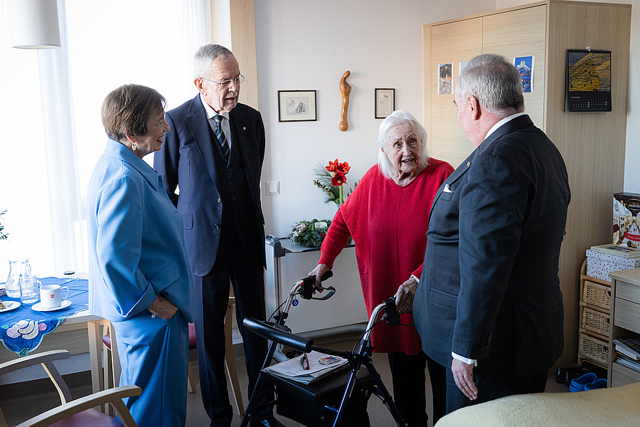 Der Großmeister des Souveränen Malteserordens, Fra‘ John Dunlap, besuchte mit Bundespräsident Alexander Van der Bellen und der First Lady das Malteser Ordenshaus, das Pflegewohnhaus des Malteserordens für ältere und kranke Menschen in Wien.