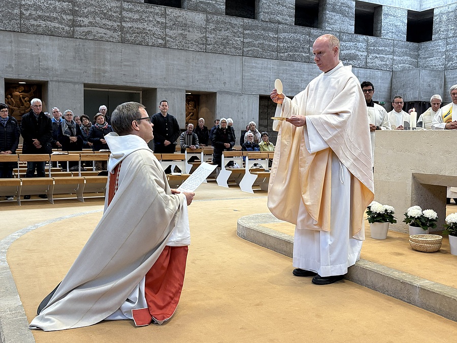 P. Sebastian Maly legte in der Konzilsgedächtniskirche in Wien seine Letzten Gelübde bei den Jesuiten ab.