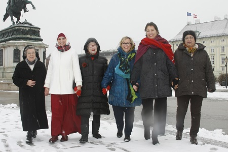 Hand in Handgegen Angst und GewaltFrauen für Vertrauen, Dialog und Gerechtigkeit