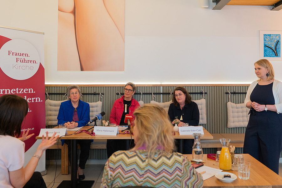 Regina Petrik, Maria Habersack und Gabriele Eder-Cakl (v.l.) gaben bei einem Pressegespräch am 20. März 2026 Einblick in die Ziele und Hintergründe des Netzwerks „Frauen.Führen.Kirche“.