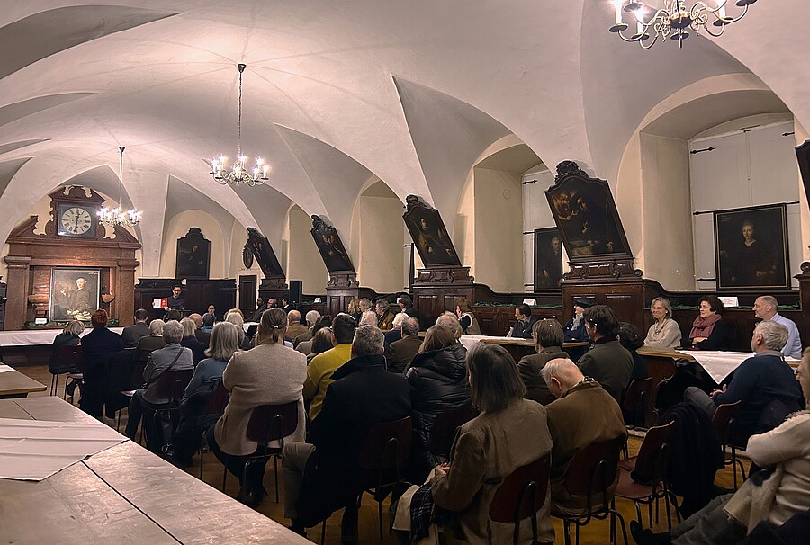 Einblick in das historische Refektorium im Franziskanerkloster in Wien.