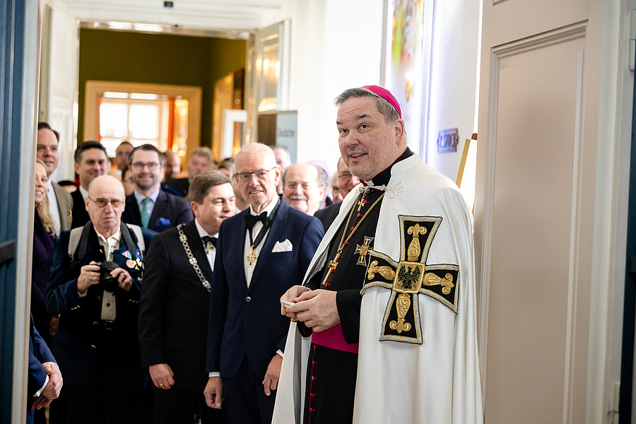 Am 8. Februar 2026 wurde die Schatzkammer des Deutschen Ordens von Hochmeister Frank Bayard wiedereröffnet.