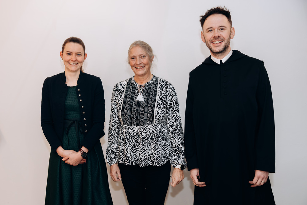 Das Team des Stiftsarchivs und der Stiftsbibliothek (von links nach rechts): Katja Maierhofer, Ute Rohrer, P. Prior Maximilian Schiefermüller © Stiftsarchiv Admont / Stiftsarchiv Admont Archiv und Bibliothek Admont