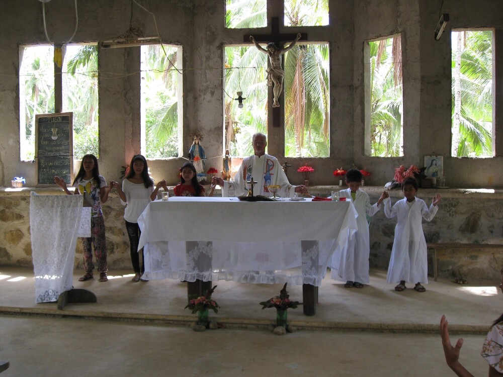 Messe in einer im Bau befindlichen Kapelle