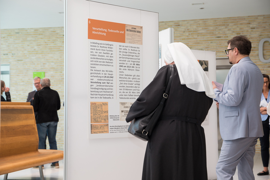 Im Mai ist in der Eingangshalle des Krankenhauses eine Wanderausstellung über Sr. Maria Restituta Kafka zu besichtigen.