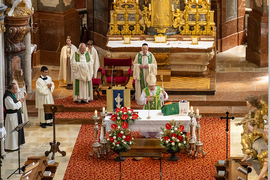 Anlässlich des 70. Geburtstags von Abt Johannes Maria Szypulski fand eine Festmesse statt.