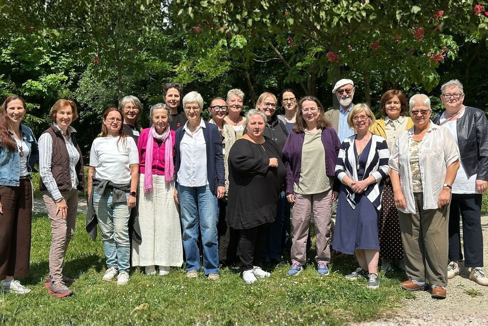 Teilnehmer:innen des ersten Aufbaukurses 'Ehrenamtlich da sein für Menschen mit PAIS und ME/CFS' 