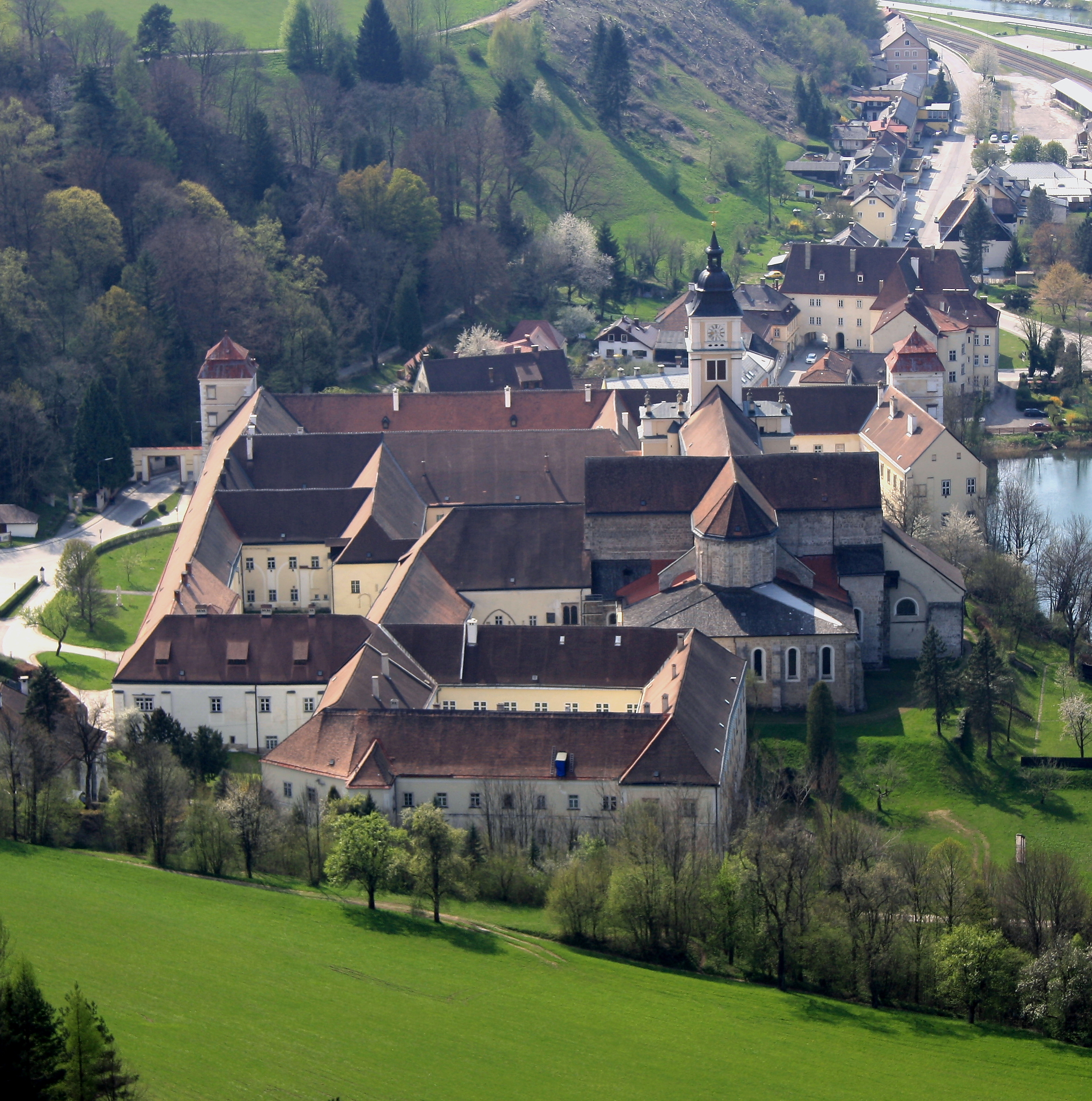 Lilienfeld / C.Stadler/Bwag, Lilienfeld Stiftskomplex, CC BY-SA 3.0 Zisterzienserstift Lilienfeld