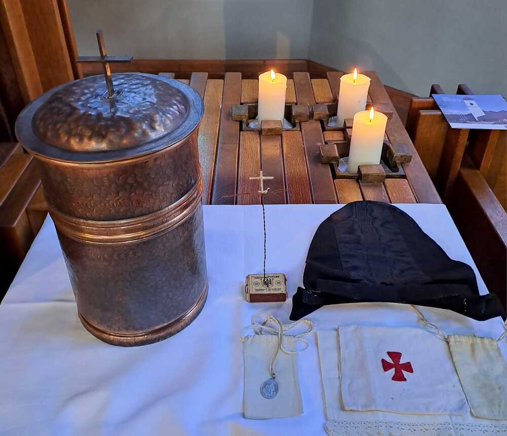 Urne des seligen Carl Lampert / Sr. Pauline Egger Urne des seligen Carl Lampert