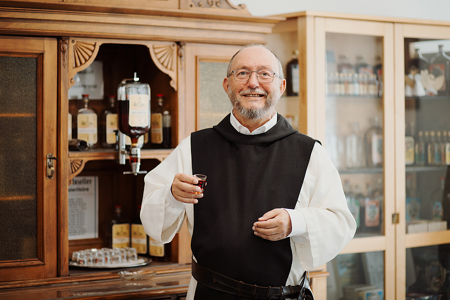 Bruder Reinhard wird gemeinsam mit Peter Oberndorfer weiterhin die Likörproduktion im Stift Engelszell leiten. / Engelszeller Likör und Brau GmbH, JAKOB GSOELLPOINTNER Bruder Reinhard wird gemeinsam mit Peter Oberndorfer weiterhin die Likörproduktion im Stift Engelszell leiten.