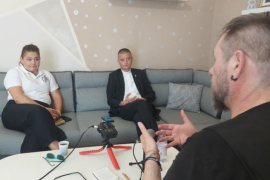 Hanna Csaszar und P. István Barazsuly SDS im Gespräch mit Robert Sonnleitner